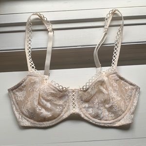 Cream lace bra with beautiful details